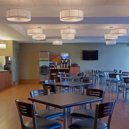 Holiday Inn Express Hotel & Suites Saint - Hyacinthe By Ihg エクステリア 写真