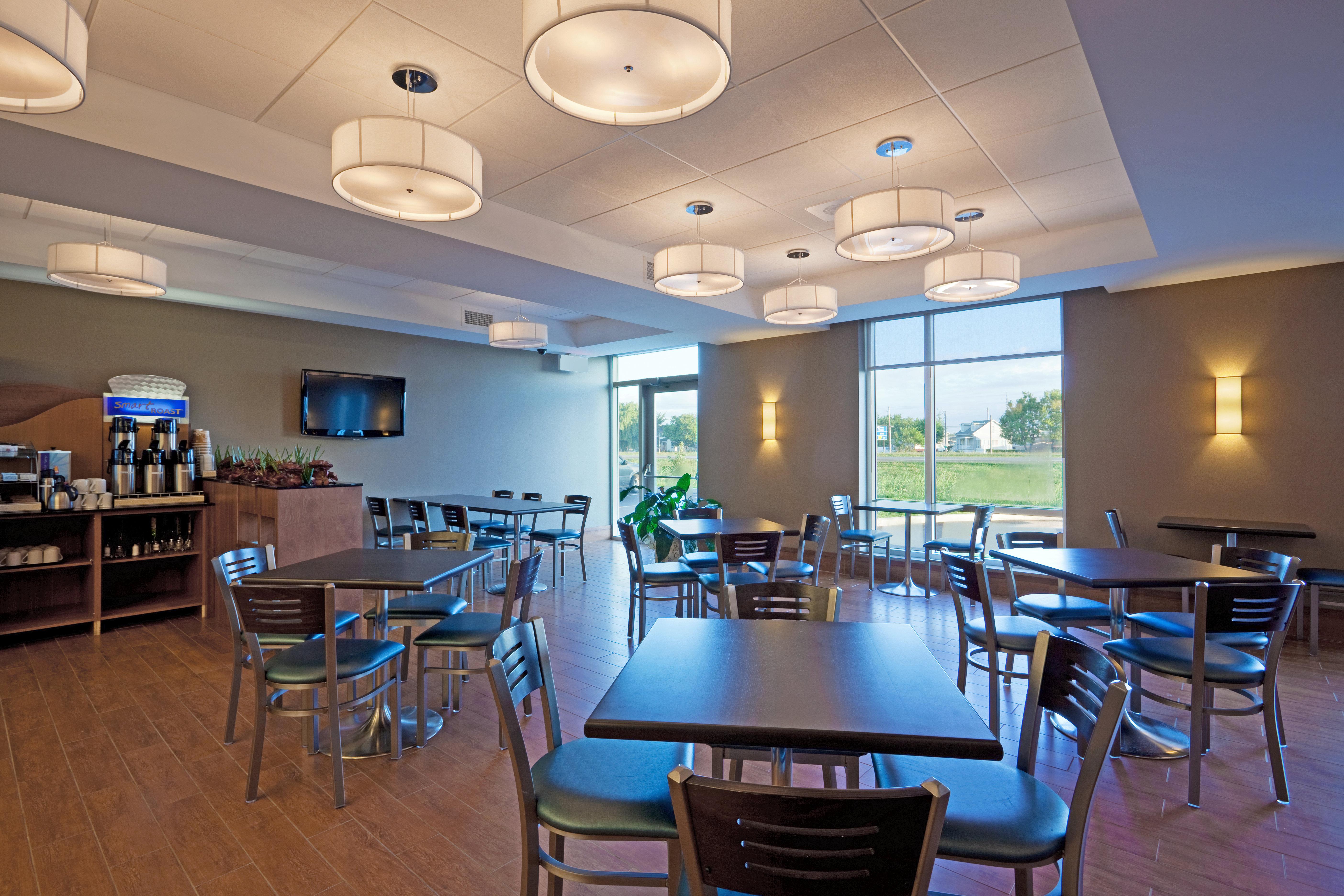 Holiday Inn Express Hotel & Suites Saint - Hyacinthe By Ihg エクステリア 写真