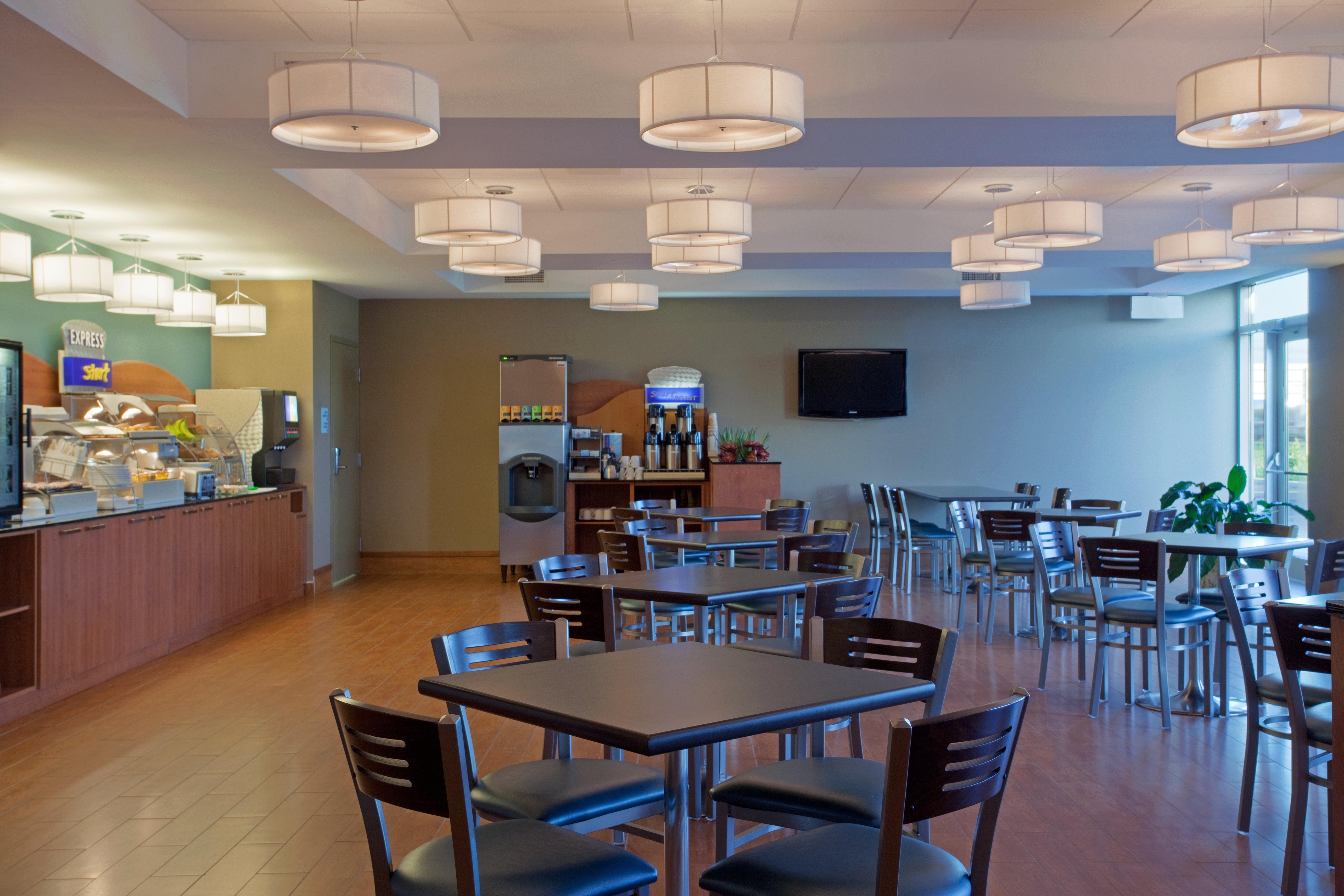 Holiday Inn Express Hotel & Suites Saint - Hyacinthe By Ihg エクステリア 写真