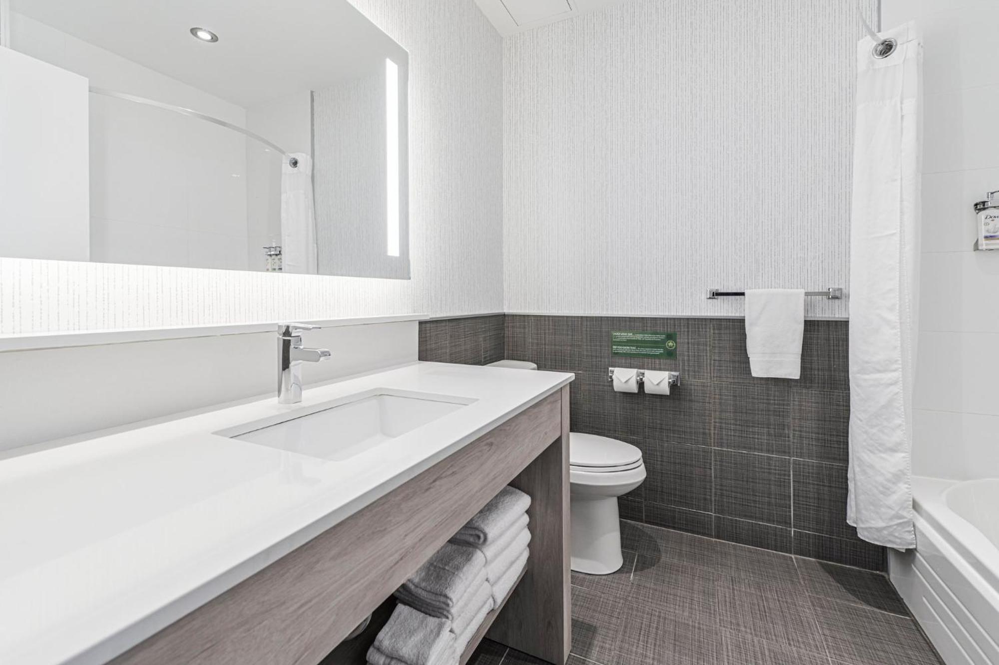 Holiday Inn Express Hotel & Suites Saint - Hyacinthe By Ihg エクステリア 写真