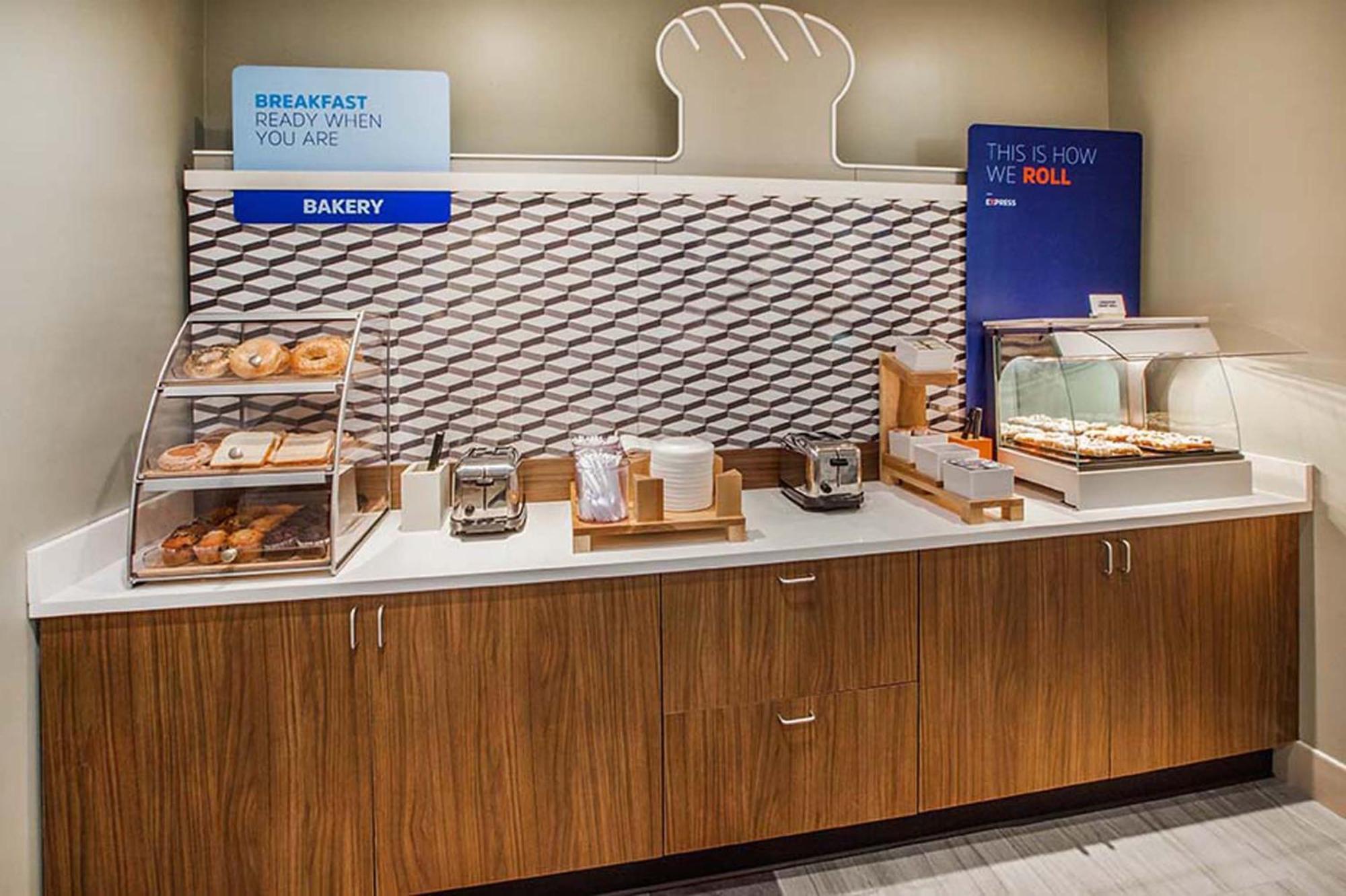 Holiday Inn Express Hotel & Suites Saint - Hyacinthe By Ihg エクステリア 写真