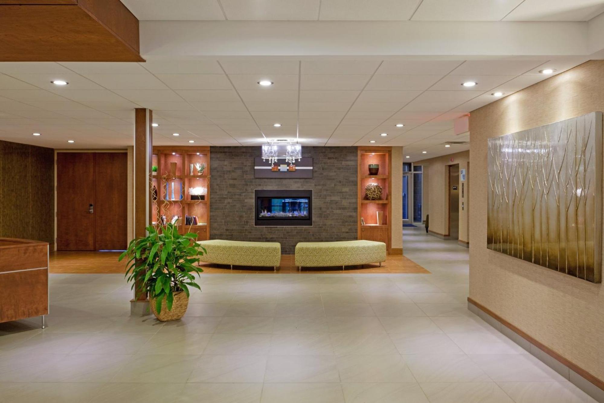 Holiday Inn Express Hotel & Suites Saint - Hyacinthe By Ihg エクステリア 写真