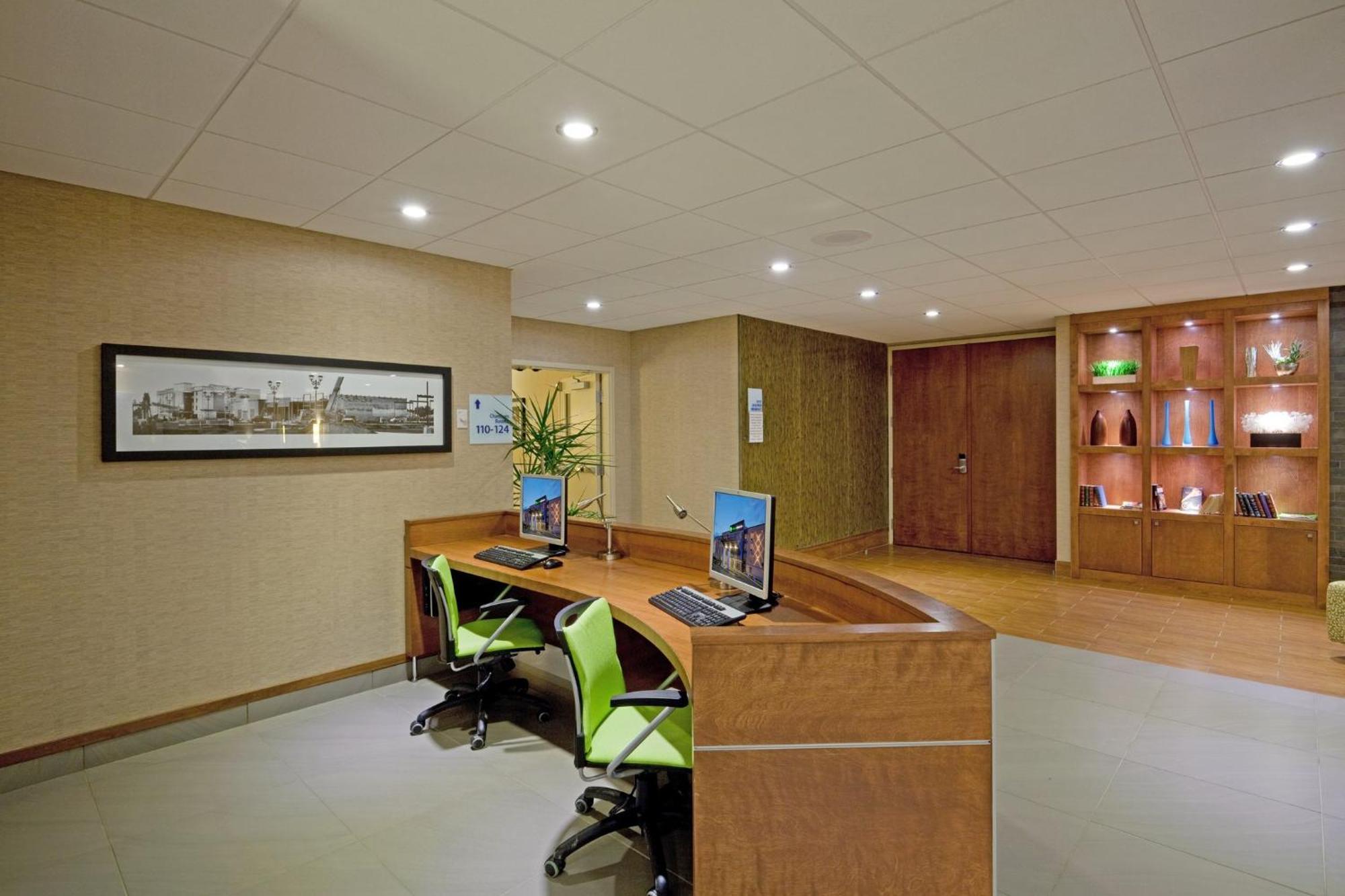 Holiday Inn Express Hotel & Suites Saint - Hyacinthe By Ihg エクステリア 写真