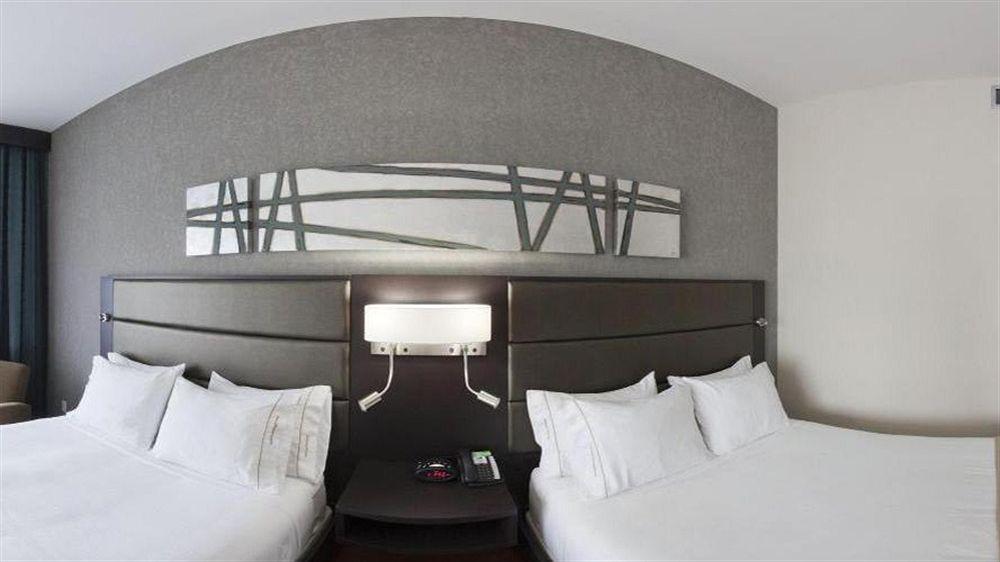 Holiday Inn Express Hotel & Suites Saint - Hyacinthe By Ihg エクステリア 写真